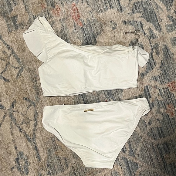 Vince Camuto two-piece white swimsuit - Picture 2 of 4